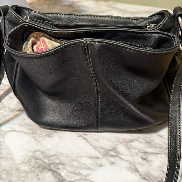 Elegant Black faux Leather Shoulder Bag - Picture 1 of 7